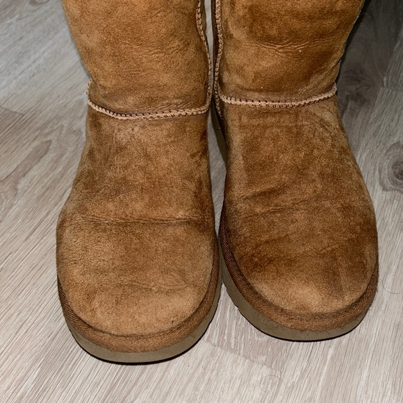 Chestnut classic Ugg Boots - Picture 3 of 4